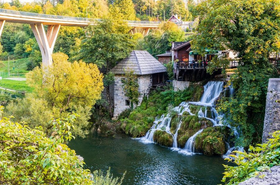 From Zagreb: Plitvice & Rastoke Guided Day Trip with Ticket - The wooden paths, waterfalls, and Lower Lakes