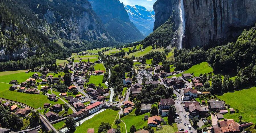 From Zurich: Waterfalls Valley & Aareschlucht Gorge Day Tour - Reichenbach Falls and the Sherlock Holmes connection