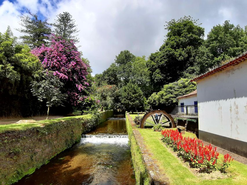 Furnas Volcano: Full Day Tour, Hot Springs & Waterfalls - Caldeiras Vulcânicas makes the steam impossible to ignore