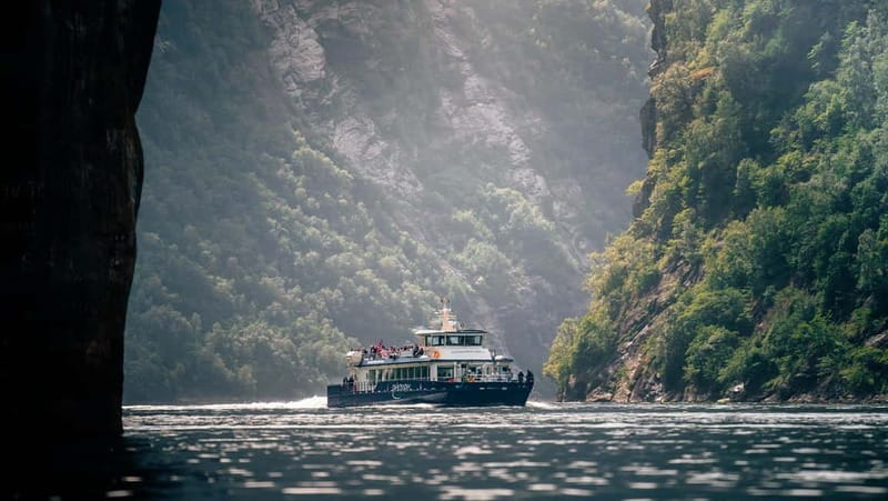 Geiranger: Fjord and Waterfalls Sightseeing Boat Trip - What you see on the way to the waterfalls