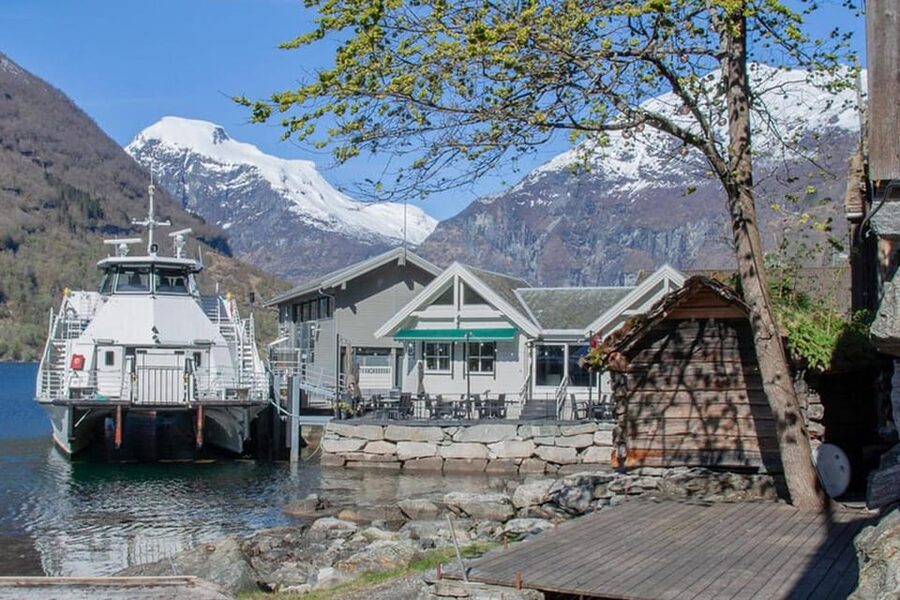 Geiranger Fjord Boat Tour with Waterfall Tasting - Why this one-hour cruise works
