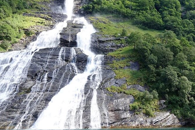 Geiranger Fjord Tour with Waterfall Tasting - Who will enjoy this Geiranger cruise?