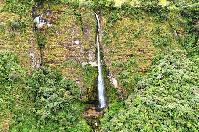 Giron Waterfall and Busa Lake - What to expect on the El Chorro de Giron walk