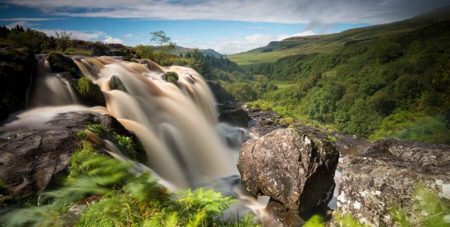 Glasgow: Loup of Fintry Waterfall Guided Tour - Walking through Fintry’s countryside