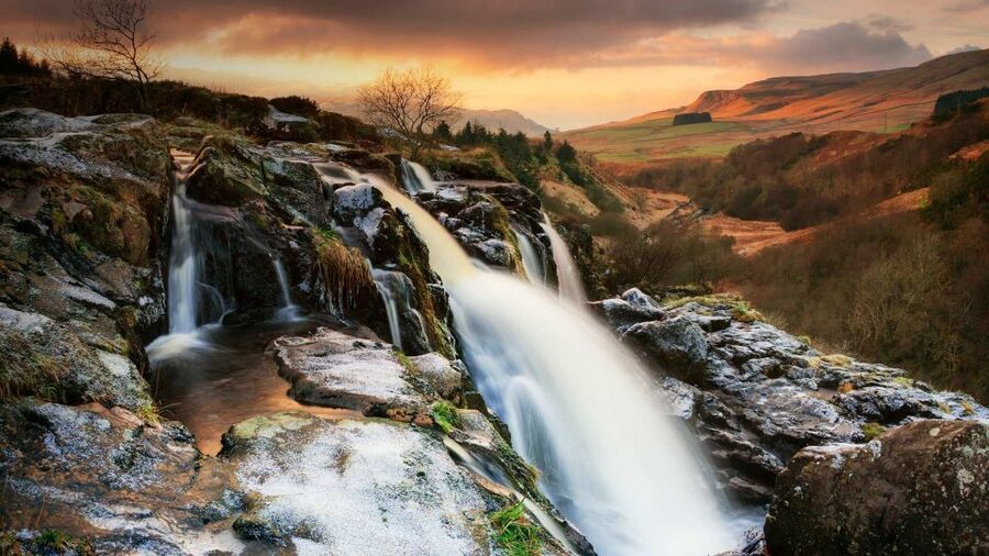 Glasgow: Loup of Fintry Waterfall Guided Tour - Photo stops and guide support