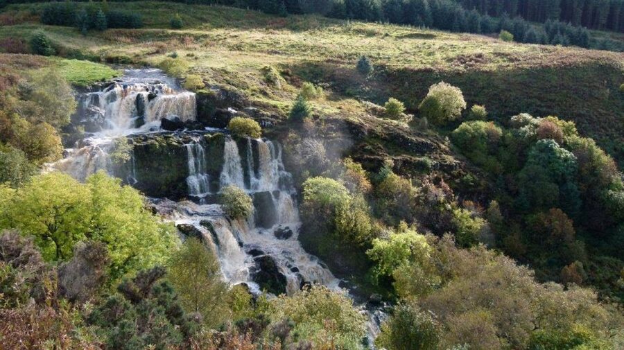 Glasgow: Loup of Fintry Waterfall Guided Tour - A small group makes the rough path easier