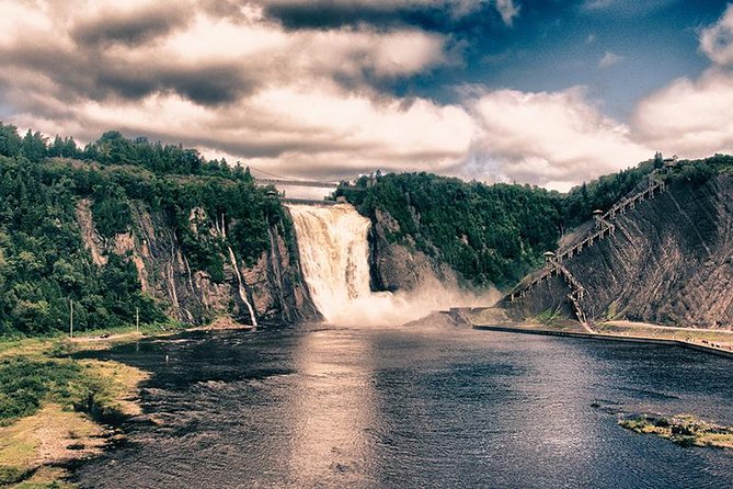 Group Excursion of Quebec City and Montmorency Falls - What the guides add to the ride