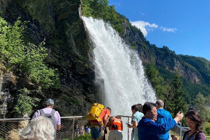 Guided tour to Hardanger Fjord, Waterfalls and Ferry Crossing - Why this Hardangerfjord route works so well from Bergen