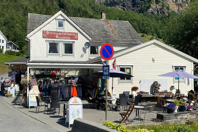 Guided tour to Hardanger Fjord, Waterfalls and Ferry Crossing - The first ferry crossing reaches Utne