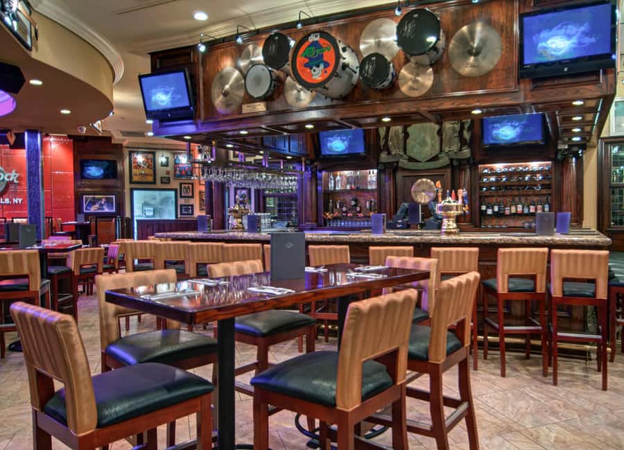 Hard Rock Cafe Meal: Niagara Falls, United States - A rock-themed meal in Niagara Falls