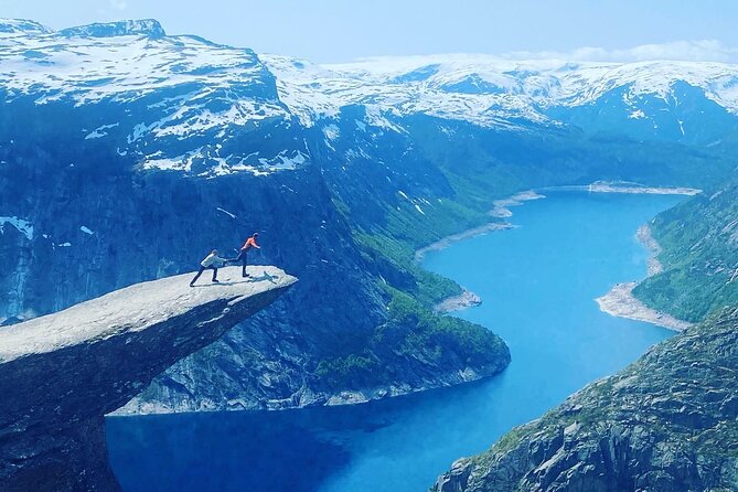 Helicopter Over Trolltunga and Waterfall Sightseeing from Bergen - The long road from Bergen to Skjervefossen