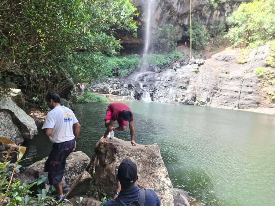Henrietta: Hiking at the Tamarind Waterfalls - The first waterfalls and the river route