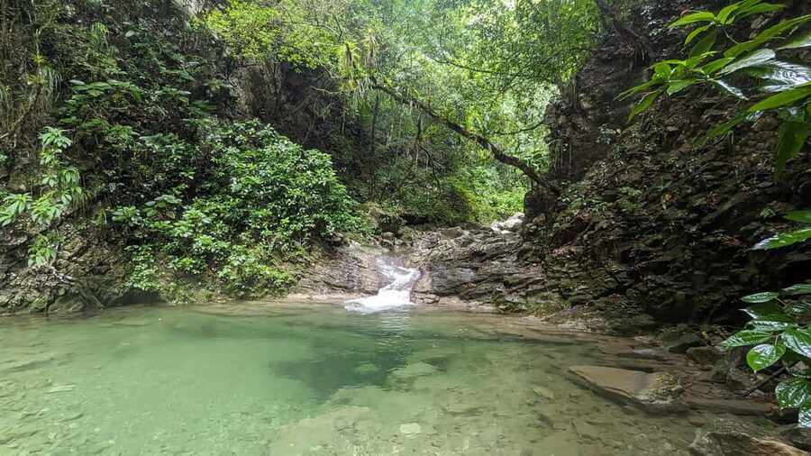 Hiking Tabernacle Thundering Waterfall - Guide support and group comfort