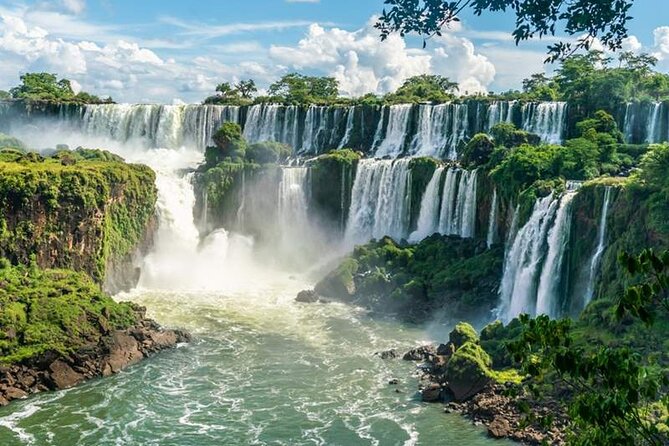 Iguazú Falls Private Full Day Tour - Upper and Lower Circuits: two very different views