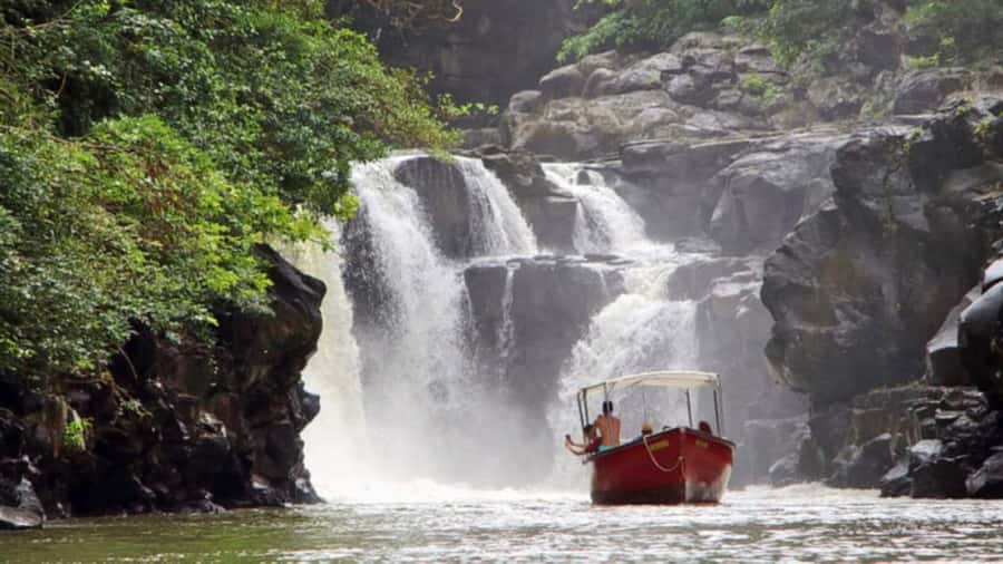Ile Aux Cerfs Catamaran Cruise & Waterfalls- Lunch & Drinks - What the $70 price really covers