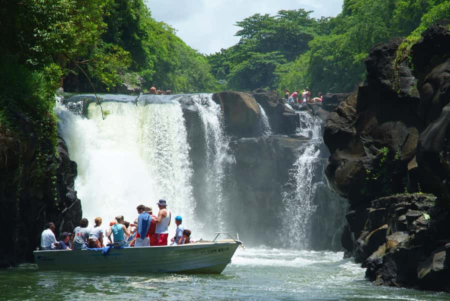 Ile aux Cerfs: Island & Waterfall Speedboat Tour with Lunch - What to bring and how to plan the day