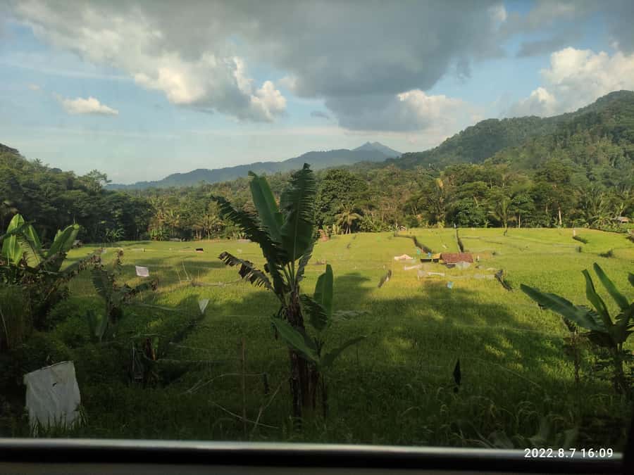 Jakarta: Active Volcano, Waterfall &beautiful local village - Cibeusi village and its rice terraces