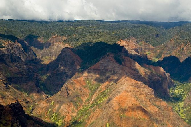 Kauai Airplane Tour: Na Pali Coast, Waterfalls & Window Seats - What the flight feels like in practice