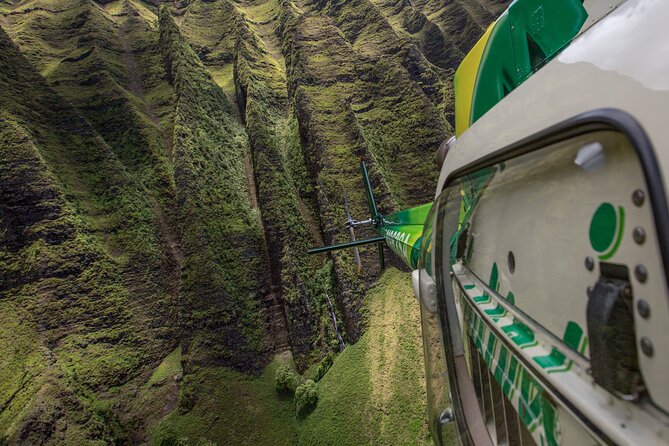 Kauai Deluxe Waterfall Safari: Helicopter Tour - The flight itself and the role of the pilot