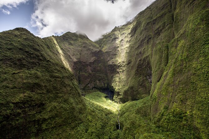 Kauai Deluxe Waterfall Safari: Helicopter Tour - Check-in, timing, and group size