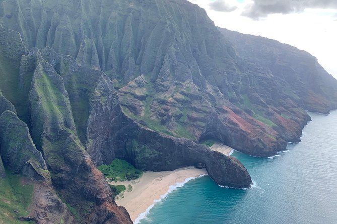 Kauai Private Doors-Off Helicopter: Ultimate Waterfalls & Canyons - What the narration and flying are like