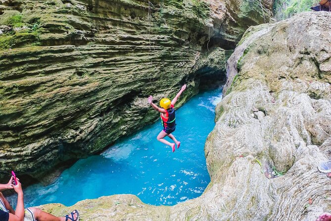 Kawasan Falls Canyoneering w/ Lunch & Transfers from Cebu City - What the included lunch is really worth