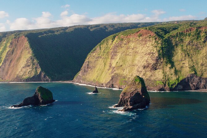 Kohala Waterfalls with Exclusive Landing Helicopter Tour - The small aircraft setup and passenger comfort