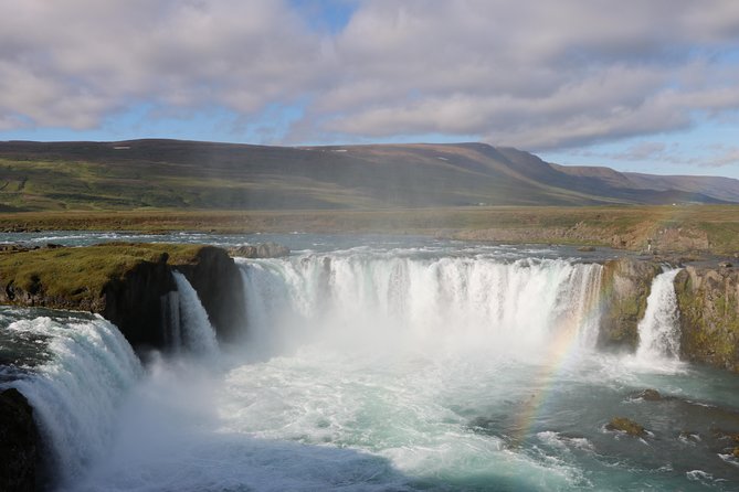 Lake Mývatn and Powerful Dettifoss Day Tour from Akureyri - Skútustaðagígar adds a quieter Mývatn stop