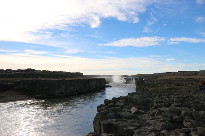 Lake Mývatn and Powerful Dettifoss Day Tour from Akureyri - Guides can shape the quality of the day