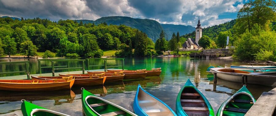 Ljubljana: Savica Waterfall, Lake Bohinj, and Lake Bled Tour - A Slovenian lunch break with local choices