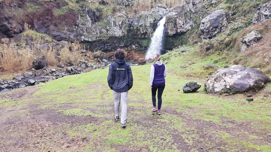 Lomba de São Pedro: Waterfall Hiking Tour with Tea Tasting - Old watermills and the Palma da Mão viewpoint