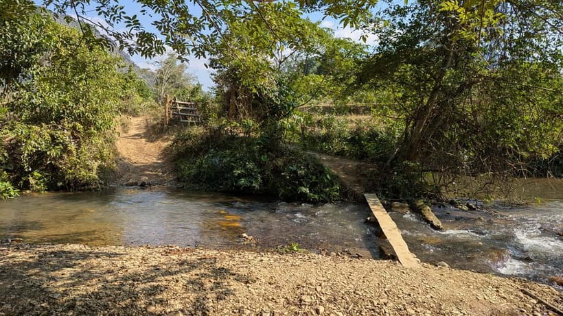 Luang Prabang to Nong Khiaw: River Cruise, Hike & Waterfall - Guide quality and group arrangements