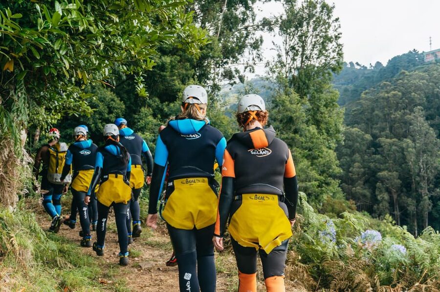Madeira Canyoning Beginners – Easy & Fun Waterfall Adventure - Meeting at Bar 21 and reaching the canyon