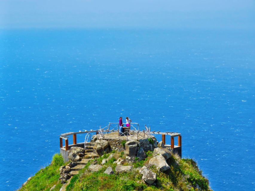Madeira : Southwest coast, Run & Anjo´s Waterfall 4x4 Tour - Ponta do Sol and Canhas, the village heart of the route