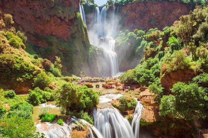 Marrakech: Ouzoud Waterfalls Guided Day Trip with Boat Ride - Arriving at the falls and meeting the local guide