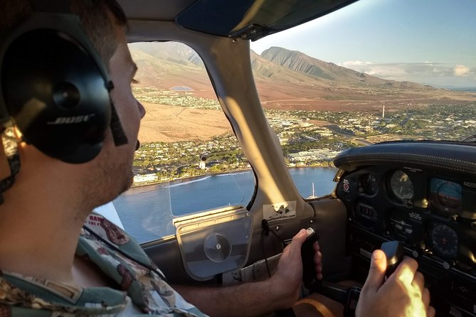 Maui Circle Island-PRIVATE-Air Tour for 2-5: Waterfalls & Lava! - Nakalele Blowhole and Honolua Bay from above