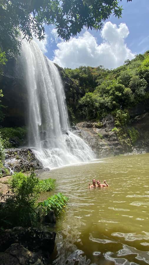 Mauritius Natirel : 7 cascades valley waterfall discovery - Swimming beneath the falls