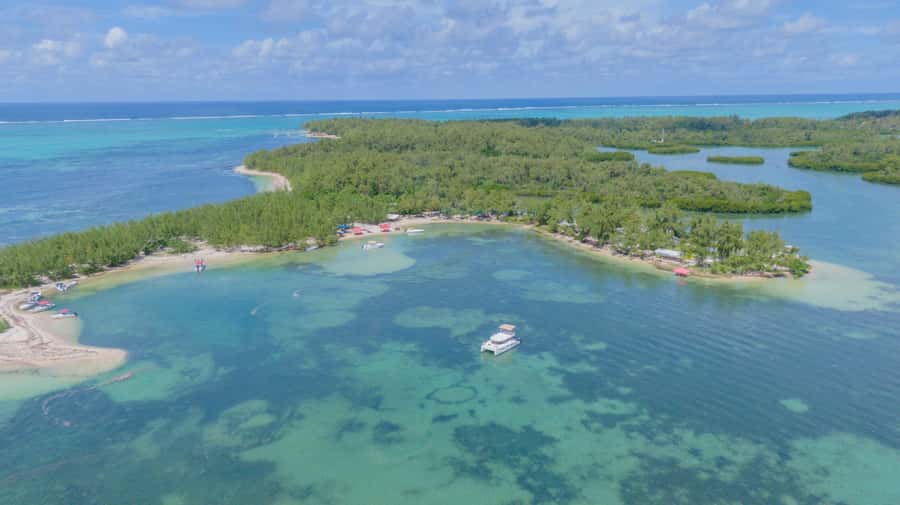 Mauritius: Speedboat Ile aux Cerfs, GRSE Waterfall, BBQ, Bar - What I would clarify before booking
