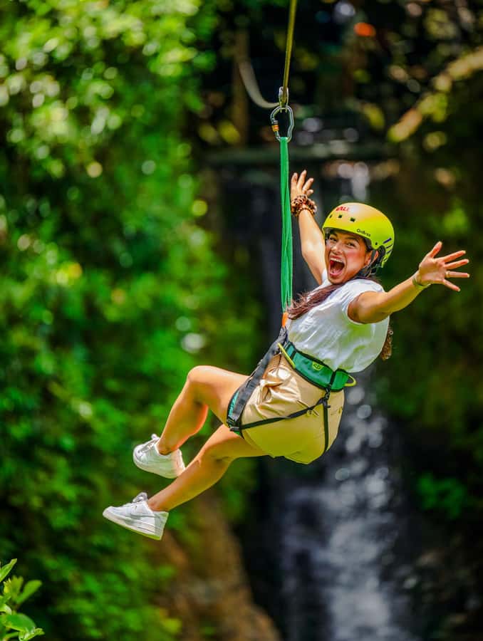 Mauritius: Vallé Advenature Park: Waterfall Zipline - What happens before you leave the platform