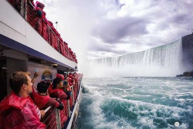 Mississauga: Niagara Falls Day Tours with Boat and Lunch - Who should book this Niagara day trip?