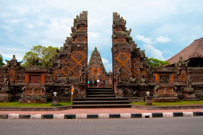 Monkey Forest, Ubud, Waterfall and Rice Terrace - Tegenungan Waterfall for a cooler break