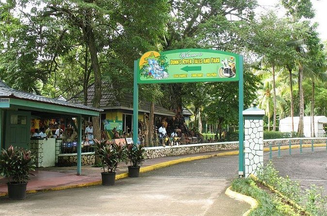 Montego Bay to Dunn's River Falls Half-Day Trip - Craft shopping after the waterfall