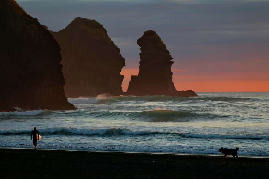 Mt. Eden, Piha Beach & Karekare Waterfalls - PRIVATE TOUR - Meeting the black sand at Piha Beach