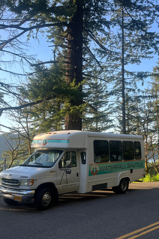 Multnomah Falls: Half-Day Tour of All 5 Major Waterfalls - Crown Point Vista House: the wide-angle finish