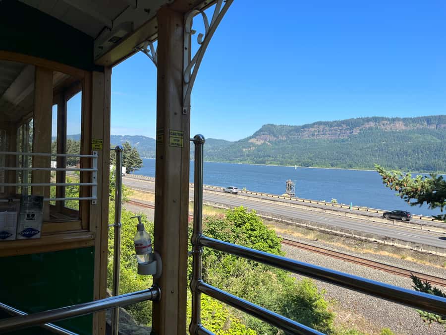 Multnomah Falls: Waterfall Corridor Hop-On Hop-Off Trolley - Why the trolley makes the Gorge easier