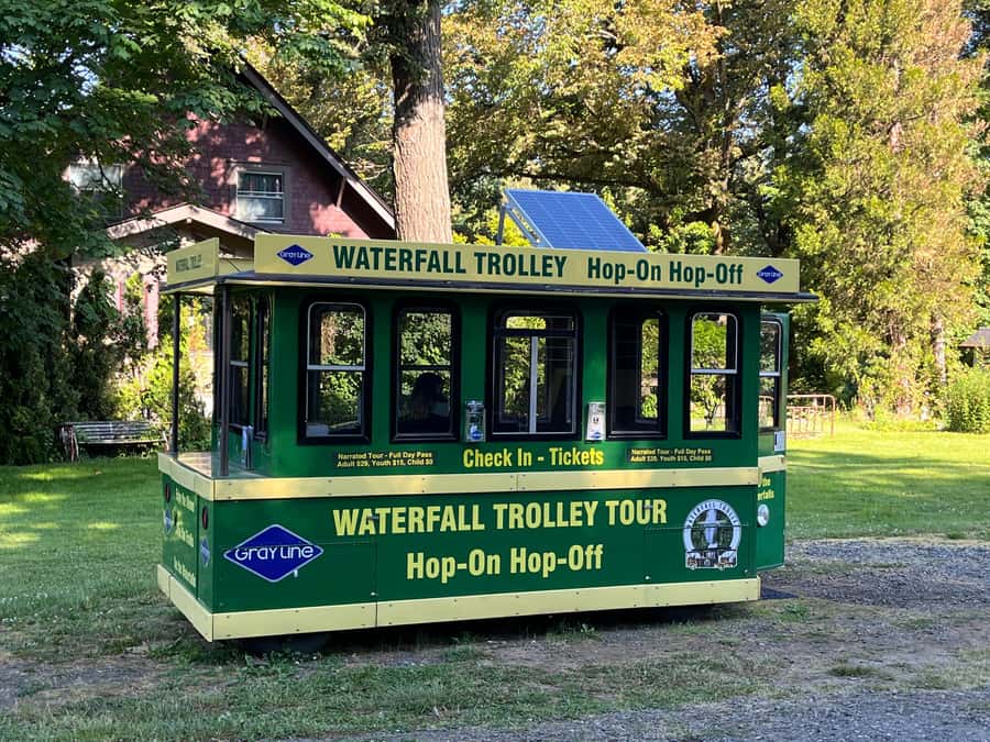 Multnomah Falls: Waterfall Corridor Hop-On Hop-Off Trolley - Triple Falls and Horsetail Falls add variety