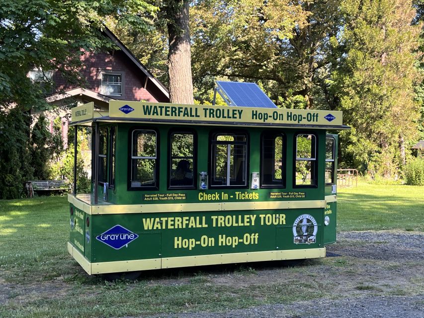Multnomah Falls: Waterfall Corridor Hop-On Hop-Off Trolley - The narration and drivers add value