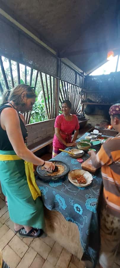 Munduk : Jungle Trekking,Canoeing,waterfall &authentic lunch - Ancient Hindu temples in a forest setting