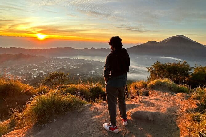Munduk Twin Lake Jungle Hike, Ulun Danu Temple, & Waterfall - Lunch, timing, and what the price covers