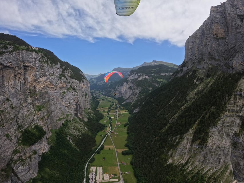 Mürren: Paragliding over Lauterbrunnen Cliffs and Waterfalls - Who Will Enjoy This Most?